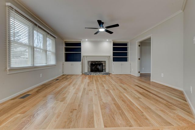 960 Rockbridge Road, Lexington, KY 40515