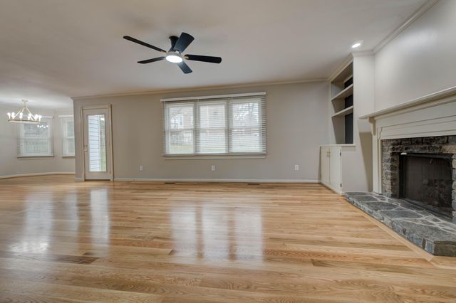 960 Rockbridge Road, Lexington, KY 40515