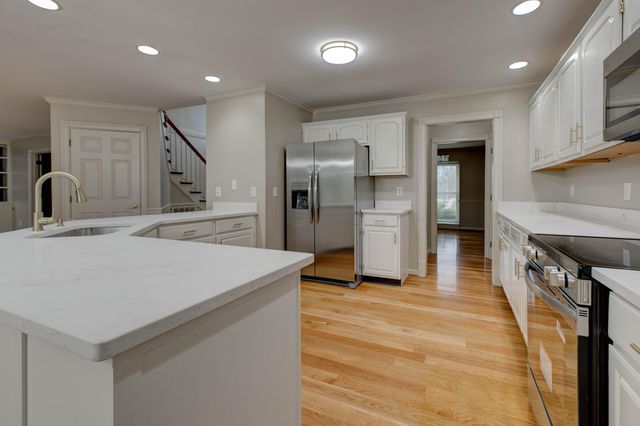 960 Rockbridge Road, Lexington, KY 40515