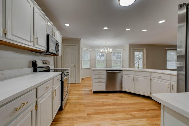 960 Rockbridge Road, Lexington, KY 40515