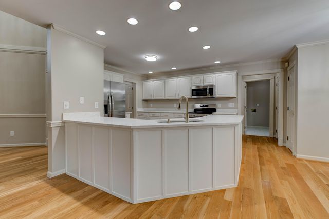 960 Rockbridge Road, Lexington, KY 40515