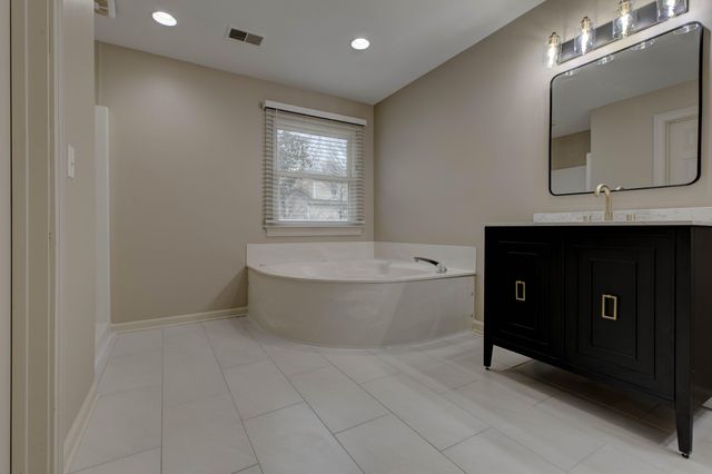 960 Rockbridge Road, Lexington, KY 40515