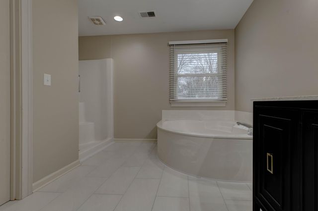 960 Rockbridge Road, Lexington, KY 40515