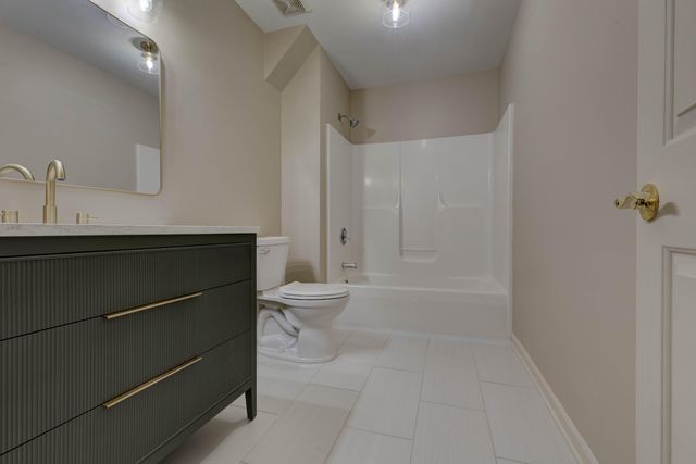 960 Rockbridge Road, Lexington, KY 40515