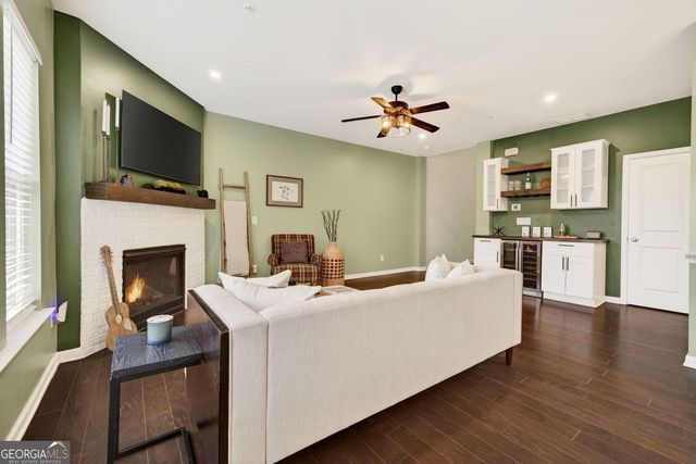 222 Holden Way, Woodstock, GA 30189