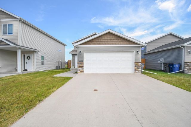 3736 30th Street S, Moorhead, MN 56560