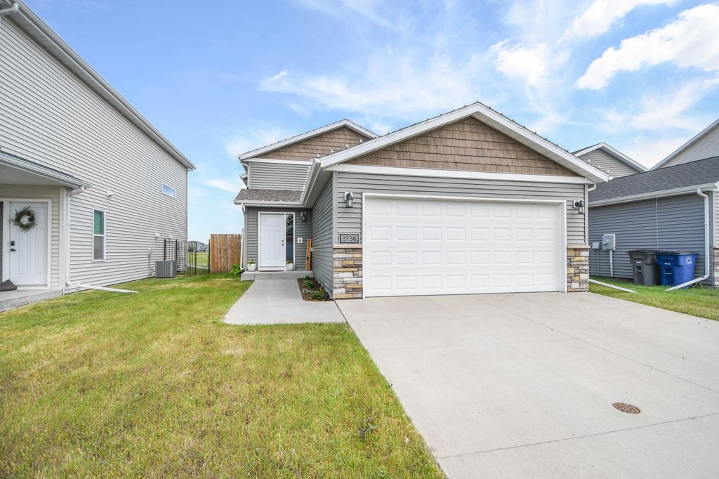 3736 30th Street S, Moorhead, MN 56560