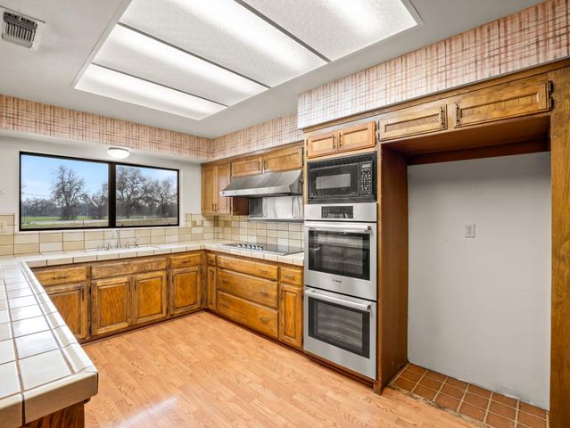 19240 E Trimmer Springs Road, Sanger, CA 93657