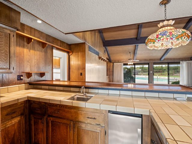 19240 E Trimmer Springs Road, Sanger, CA 93657