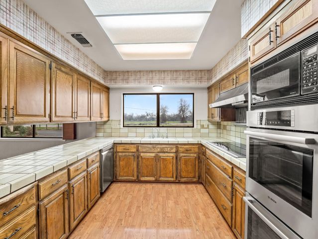 19240 E Trimmer Springs Road, Sanger, CA 93657