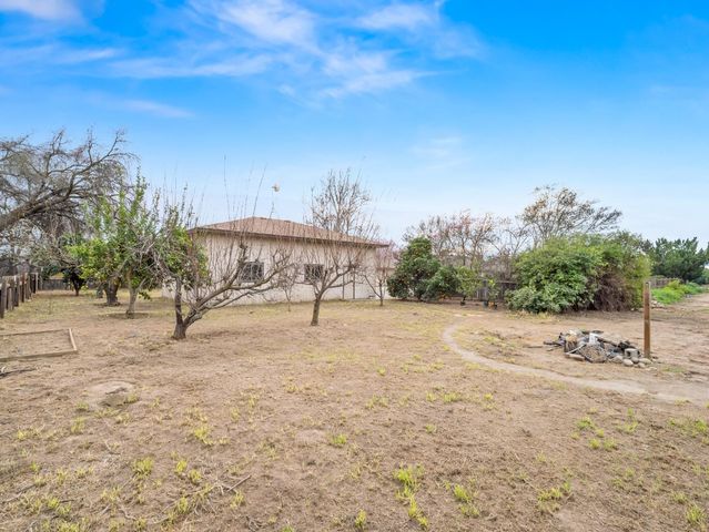 19240 E Trimmer Springs Road, Sanger, CA 93657