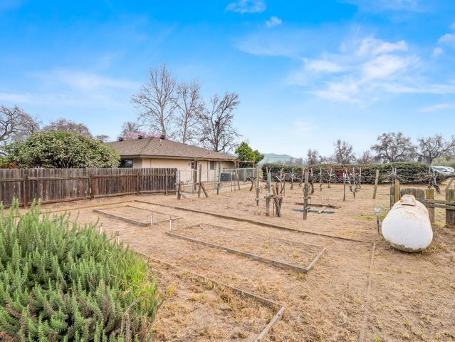 19240 E Trimmer Springs Road, Sanger, CA 93657