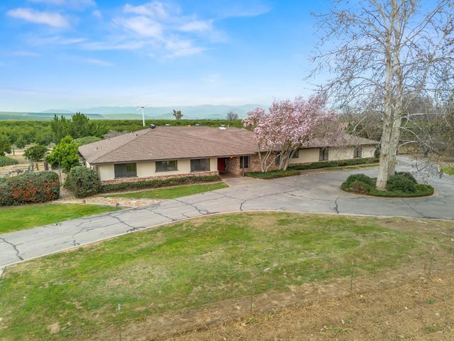 19240 E Trimmer Springs Road, Sanger, CA 93657