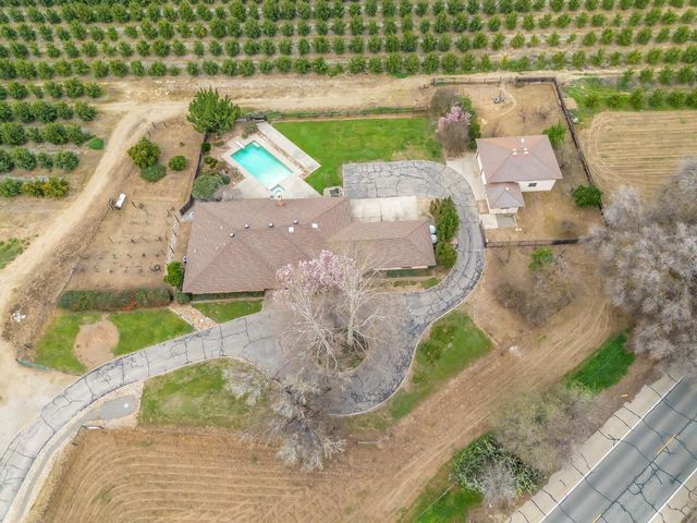 19240 E Trimmer Springs Road, Sanger, CA 93657