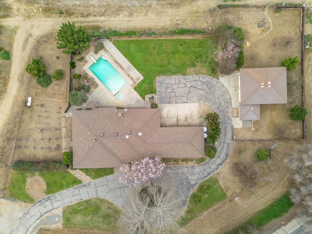 19240 E Trimmer Springs Road, Sanger, CA 93657