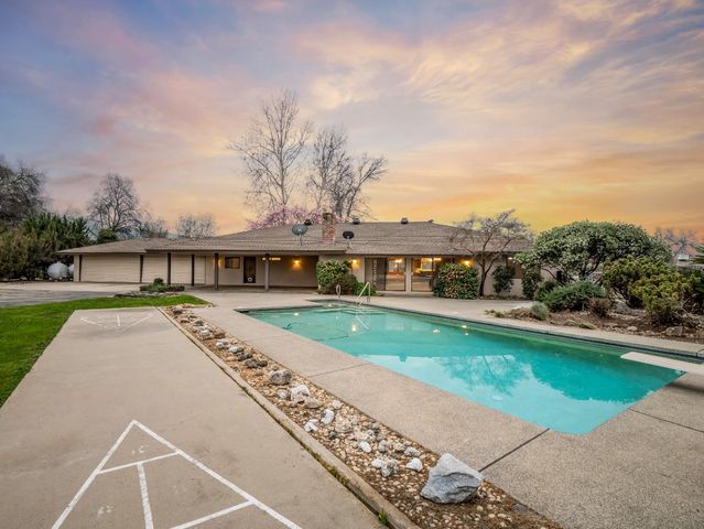 19240 E Trimmer Springs Road, Sanger, CA 93657