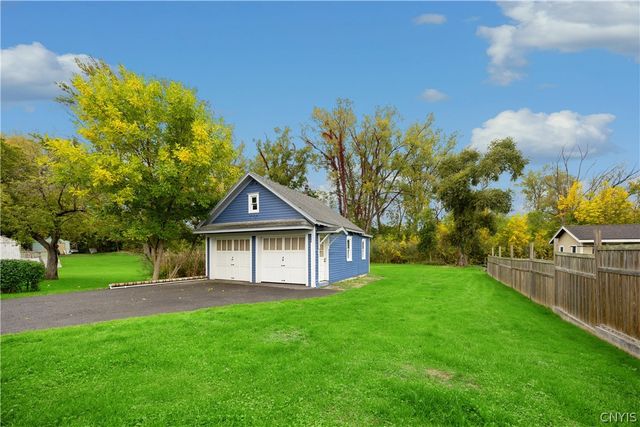 207 Garden City Drive, Salina, NY 13211