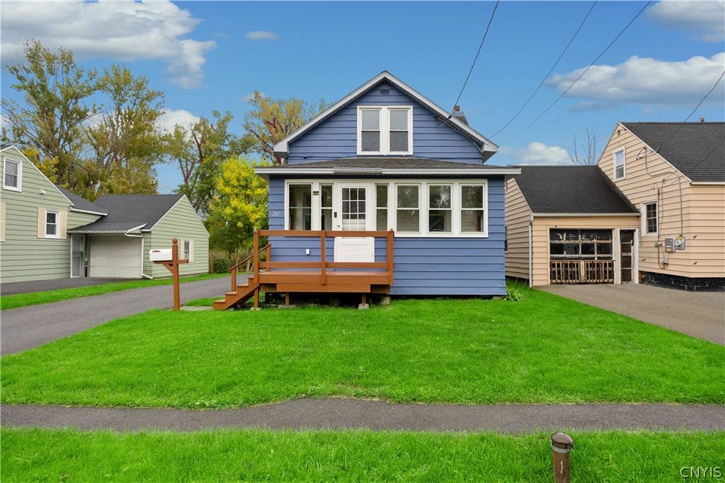 207 Garden City Drive, Salina, NY 13211