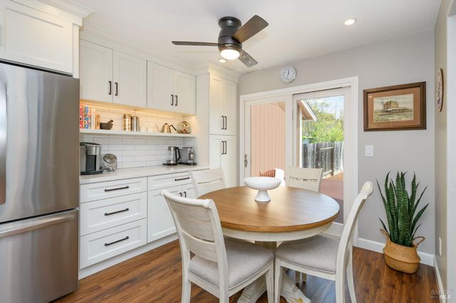 1702 Northstar Dr, Petaluma, CA 94954