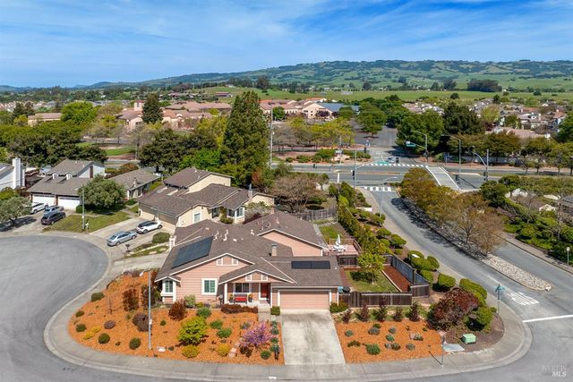 1702 Northstar Dr, Petaluma, CA 94954