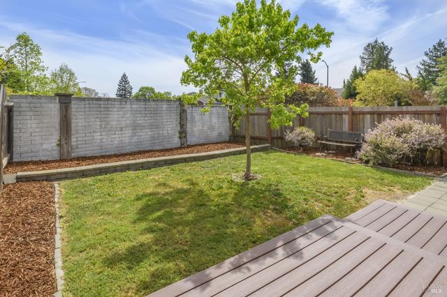 1702 Northstar Dr, Petaluma, CA 94954