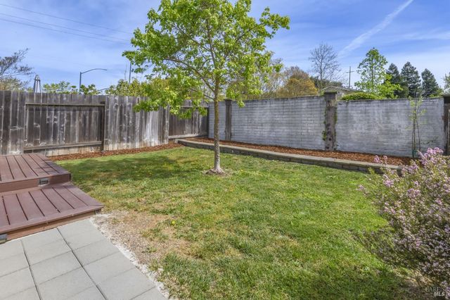 1702 Northstar Dr, Petaluma, CA 94954
