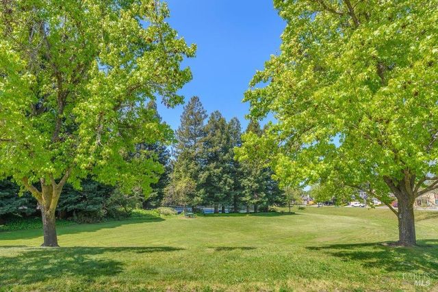 1702 Northstar Dr, Petaluma, CA 94954