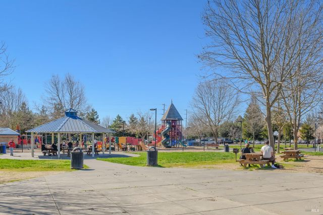 1702 Northstar Dr, Petaluma, CA 94954