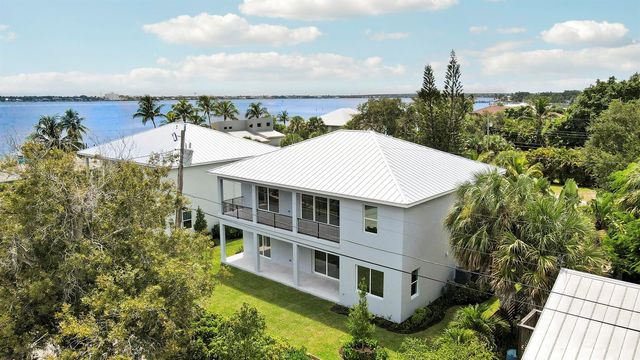 1023 NE Orange Avenue, Jensen Beach, FL 34957