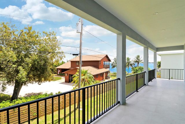 1023 NE Orange Avenue, Jensen Beach, FL 34957