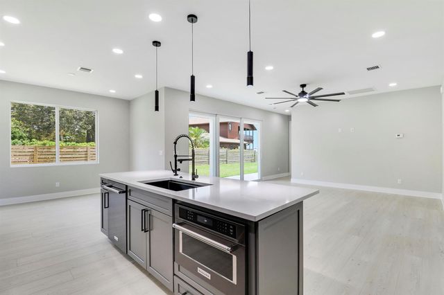 1023 NE Orange Avenue, Jensen Beach, FL 34957