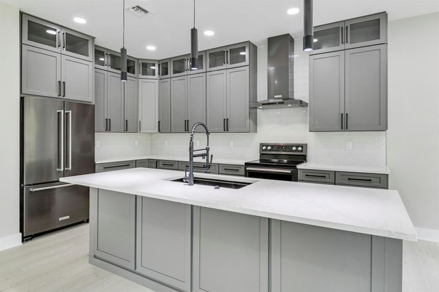 1023 NE Orange Avenue, Jensen Beach, FL 34957