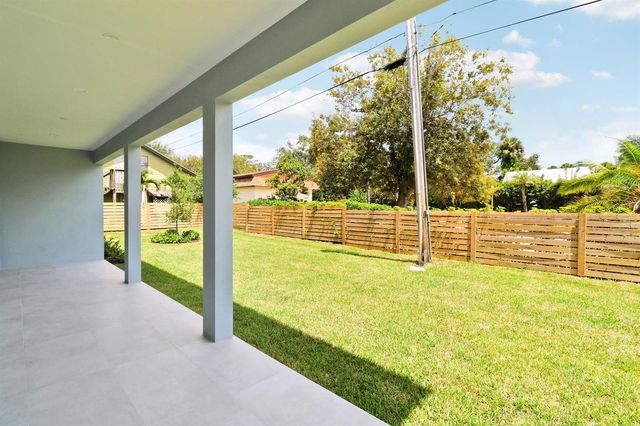 1023 NE Orange Avenue, Jensen Beach, FL 34957