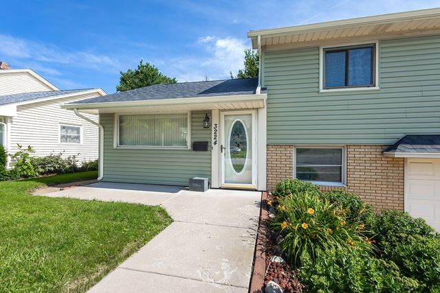3224 W Locust Street, Davenport, IA 52804