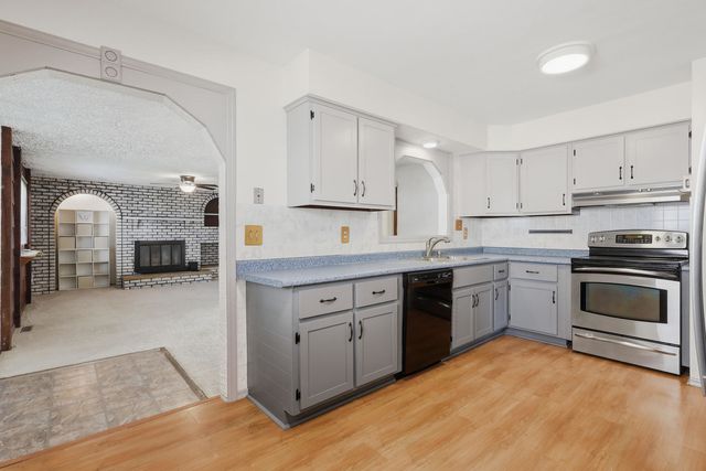 3224 W Locust Street, Davenport, IA 52804