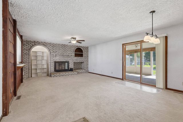 3224 W Locust Street, Davenport, IA 52804