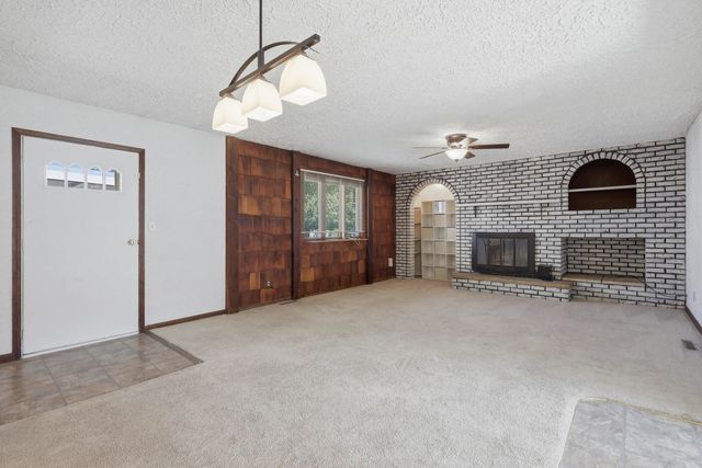 3224 W Locust Street, Davenport, IA 52804