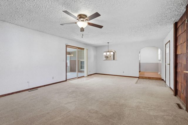 3224 W Locust Street, Davenport, IA 52804