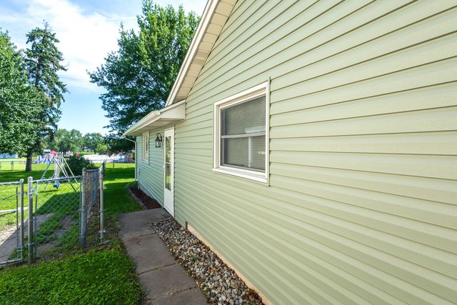 3224 W Locust Street, Davenport, IA 52804
