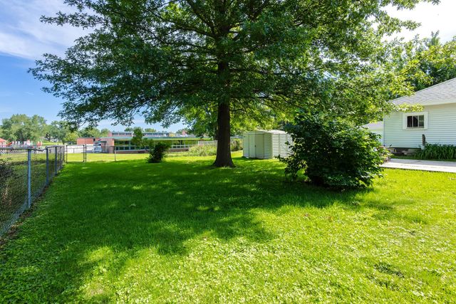 3224 W Locust Street, Davenport, IA 52804