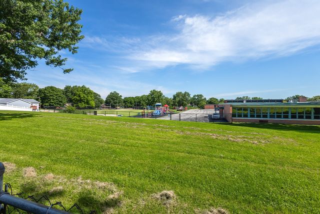 3224 W Locust Street, Davenport, IA 52804
