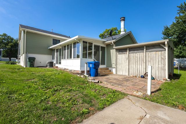 3224 W Locust Street, Davenport, IA 52804