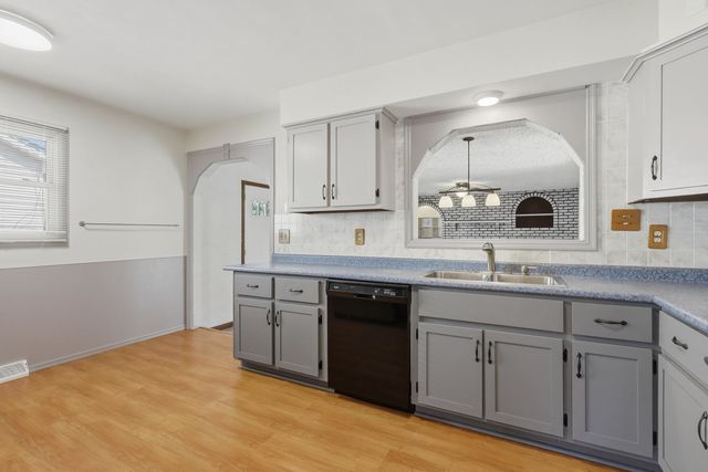 3224 W Locust Street, Davenport, IA 52804