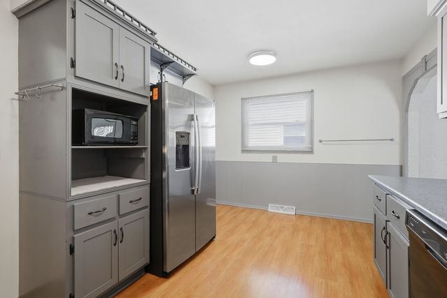 3224 W Locust Street, Davenport, IA 52804
