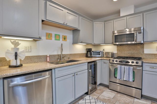 1421 Sunflower Circle N, Palm Springs, CA 92262