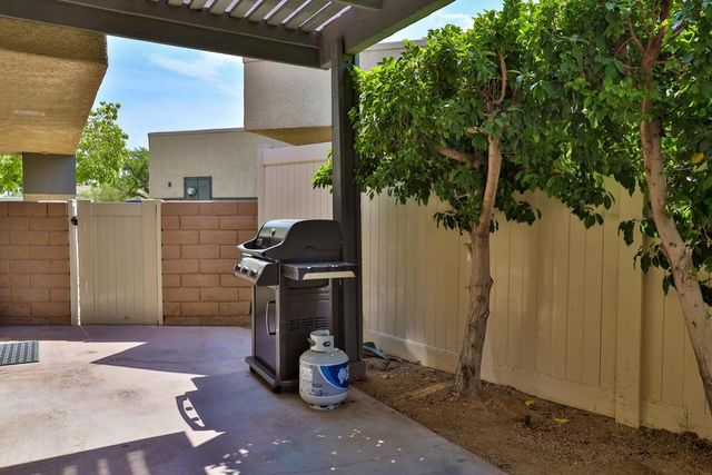 1421 Sunflower Circle N, Palm Springs, CA 92262