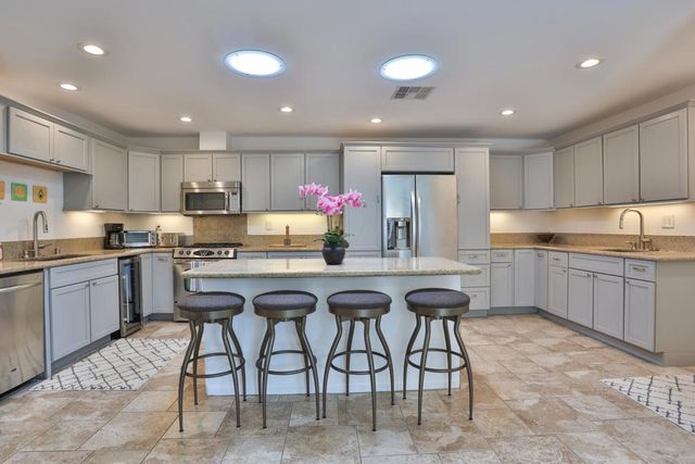 1421 Sunflower Circle N, Palm Springs, CA 92262