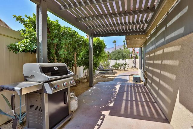 1421 Sunflower Circle N, Palm Springs, CA 92262
