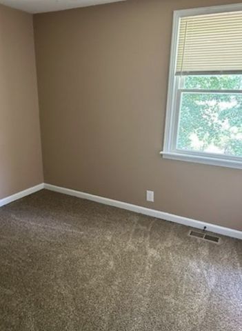 2007 Rosemary Dr, Clarksville, TN 37042