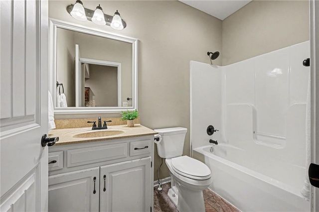 14838 Ashmont Lane, Smithville, MO 64089